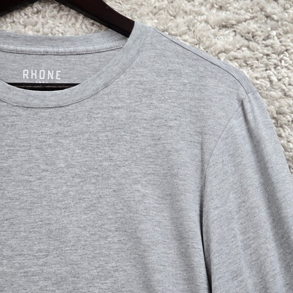 Rhone Shirt Mens Medium Gray Long Sleeve Element Pullover Workout Running‎ Gym - Picture 3 of 11